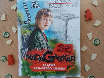 „Madagaskar. Klątwa Pasiastego Lemura” / Szymon Radzimierski (dziennik podróżniczy, 336 str., 2019)