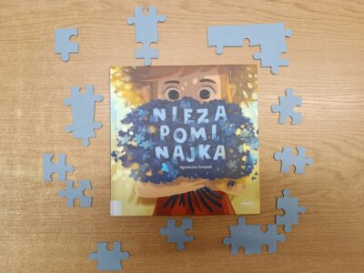 „Niezapominajka” tekst i ilustracje: Agnieszka Świętek (książka 4+, 32 str., 2018)