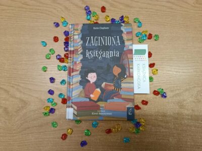 „Zaginiona księgarnia” tekst: Katie Clapham, ilustracje: Kirsti Beautyman (opowiadanie 5+, 85 str., 2019)