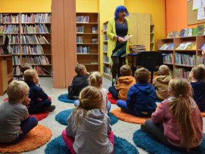 F4- Pierwsza wizyta Smerfów w bibliotece