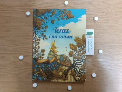 „Teraz i na zawsze” tekst: Chiara Lorenzoni, ilustracje: Marco Somà (opowieść dla dzieci 4+, 28 str., 2024)
