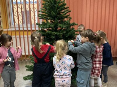 F4- Jak to z naszą choinką było…