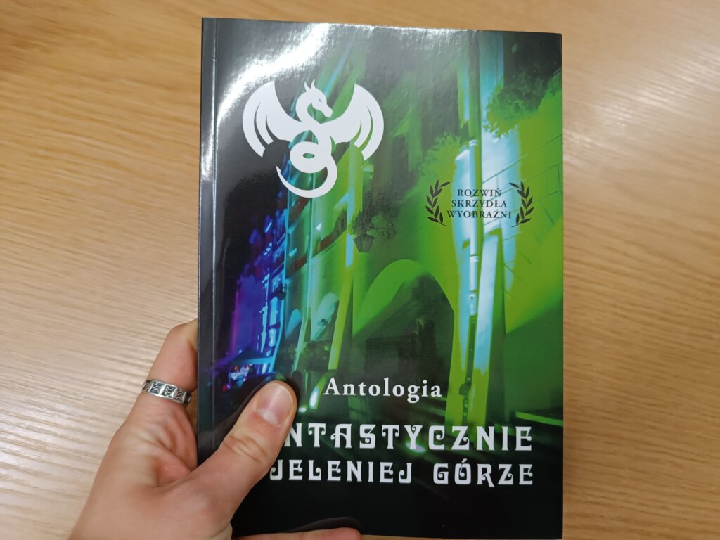 Pokonkursowa antologia „Fantastycznie o Jeleniej Górze” dostępna w Książnicy i on-line!