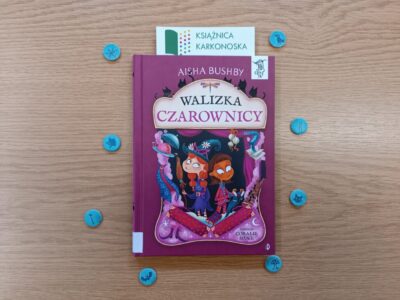 „Walizka czarownicy” tekst: Aisha Bushby; ilustracje: Coralie Muce (opowiadanie 8+, 80 str., 2026)